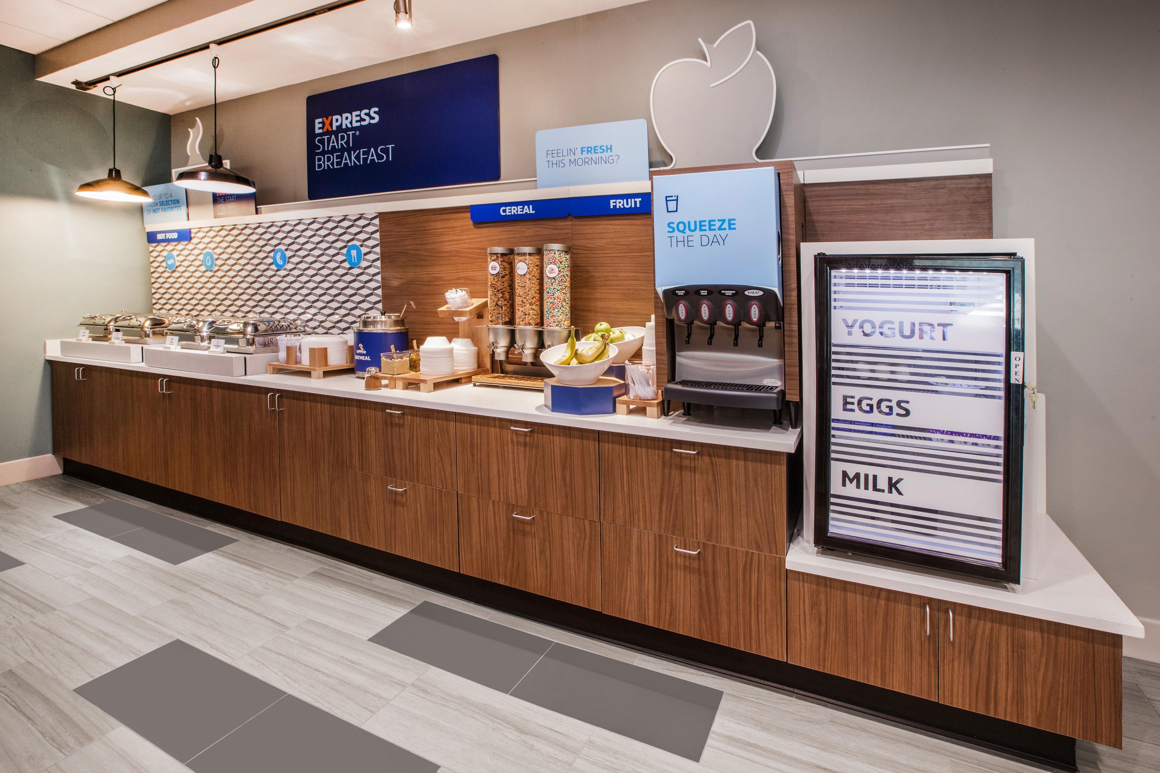 Holiday Inn Express & Suites - Boston South - Randolph By Ihg מראה חיצוני תמונה