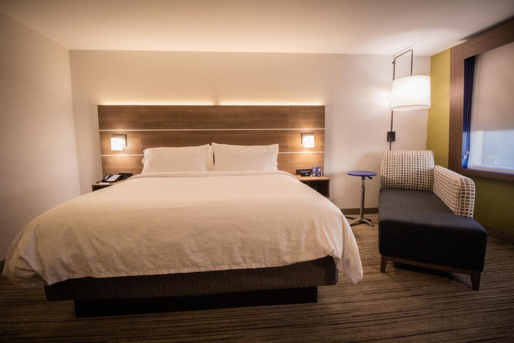 Holiday Inn Express & Suites - Boston South - Randolph By Ihg מראה חיצוני תמונה