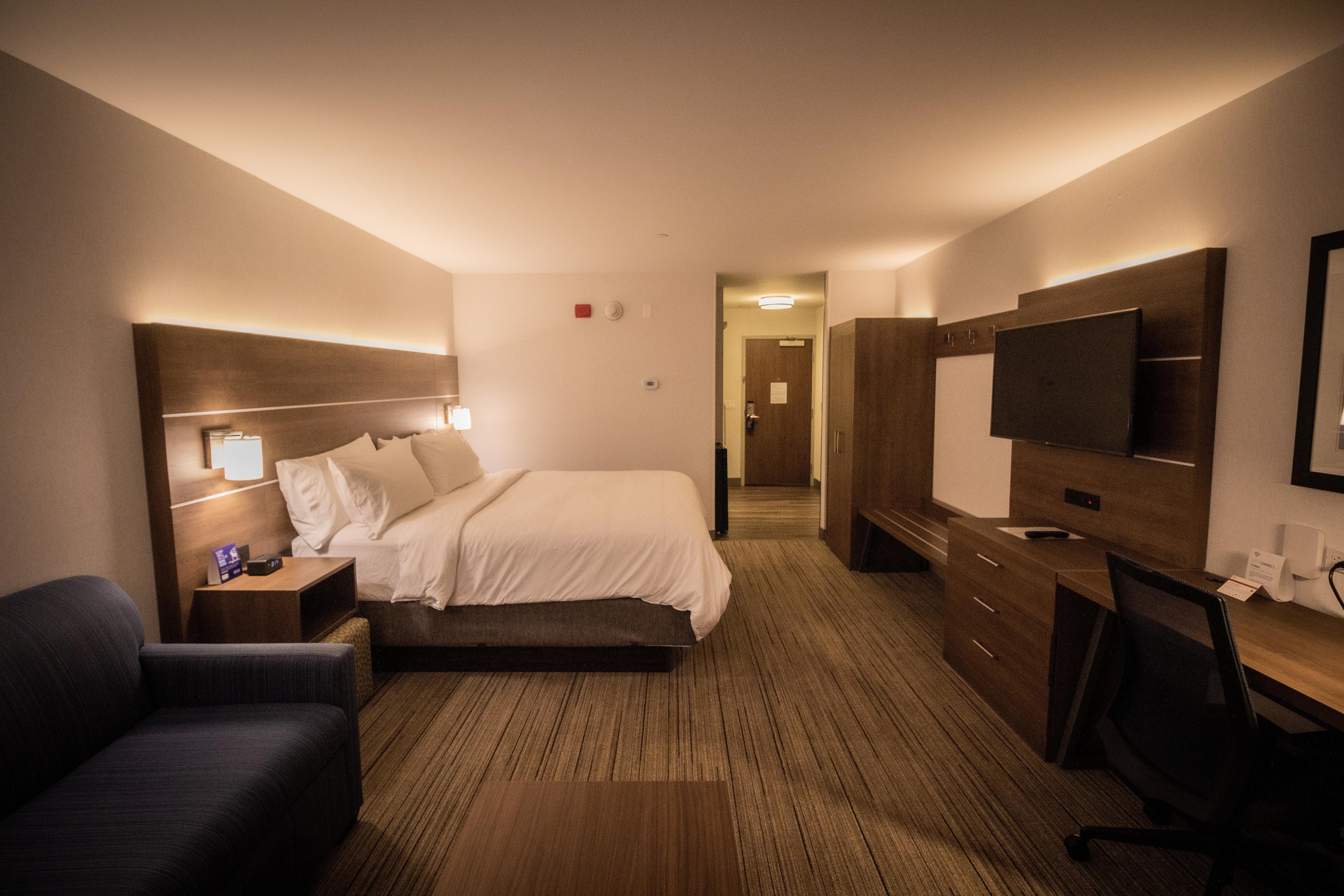 Holiday Inn Express & Suites - Boston South - Randolph By Ihg מראה חיצוני תמונה