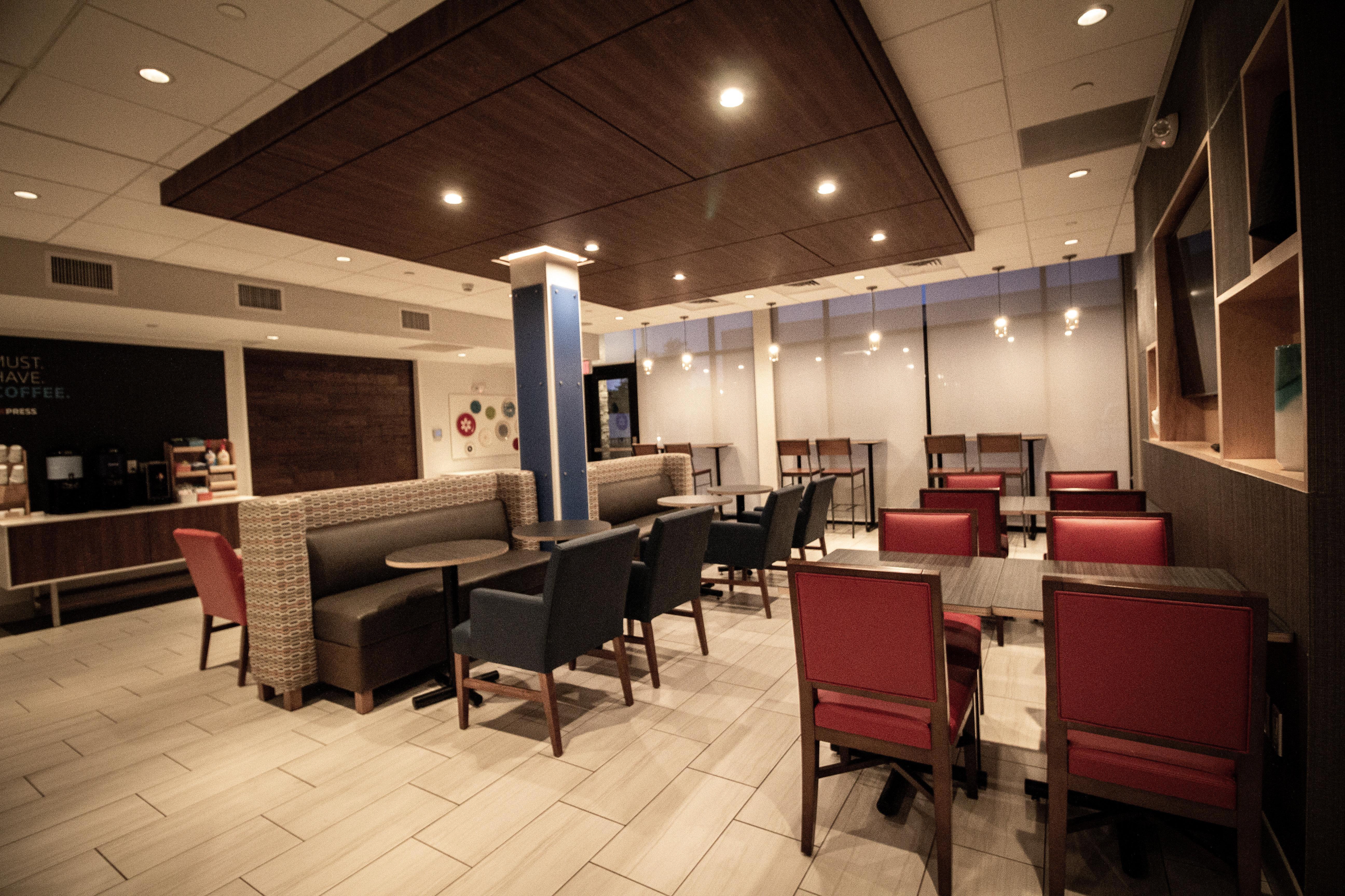 Holiday Inn Express & Suites - Boston South - Randolph By Ihg מראה חיצוני תמונה