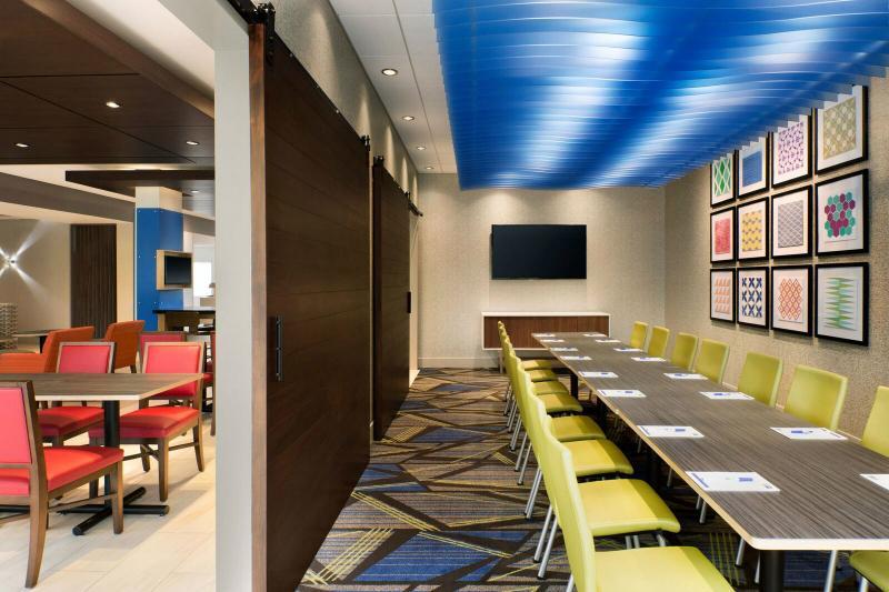 Holiday Inn Express & Suites - Boston South - Randolph By Ihg מראה חיצוני תמונה