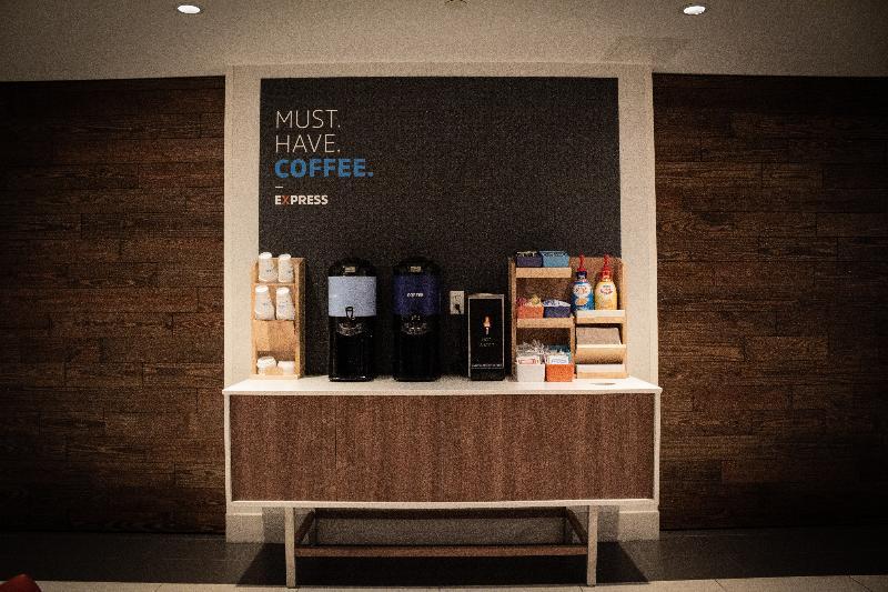 Holiday Inn Express & Suites - Boston South - Randolph By Ihg מראה חיצוני תמונה